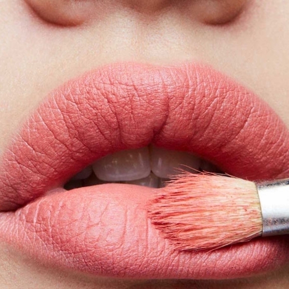 MAC Runway Hit Retro Matte Lipstick NIB - Picture 2 of 13